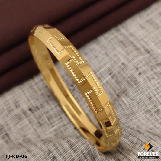High quality finishing gold plated benzyne design CNC kada for men. (KD-07)